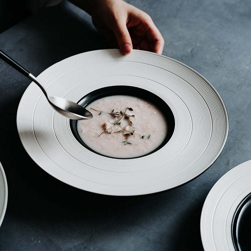 Minimalist Black & White Ceramic Plate Set – Textured Circular Rim Dinnerware for Modern Dining
