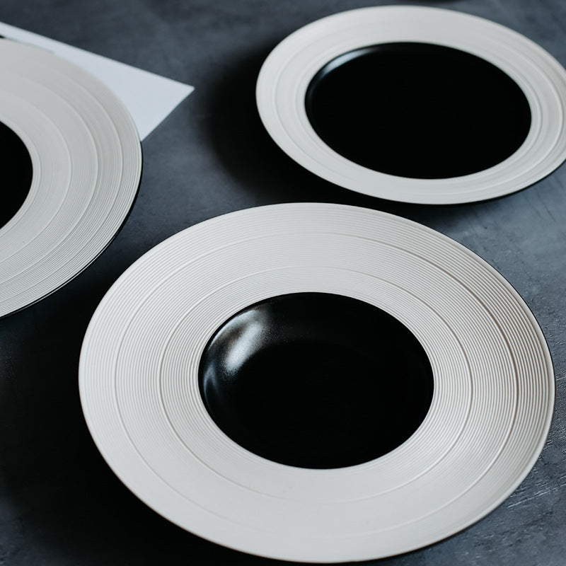 Minimalist Black & White Ceramic Plate Set – Textured Circular Rim Dinnerware for Modern Dining